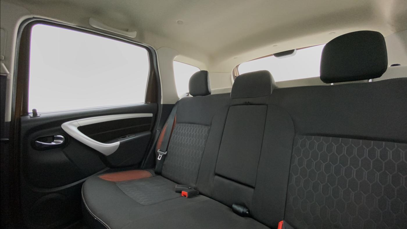 2015 Renault Duster RXZ 110 4WD, Diesel, Manual, 63,309 km, Right Side Rear Door Cabin