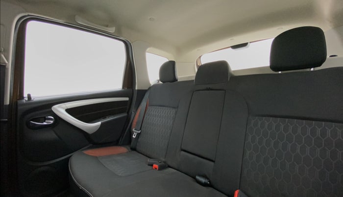 2015 Renault Duster RXZ 110 4WD, Diesel, Manual, 63,309 km, Right Side Rear Door Cabin