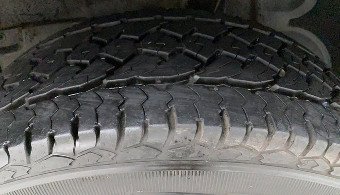 2015 Renault Duster RXZ 110 4WD, Diesel, Manual, 63,309 km, Left Rear Tyre Tread