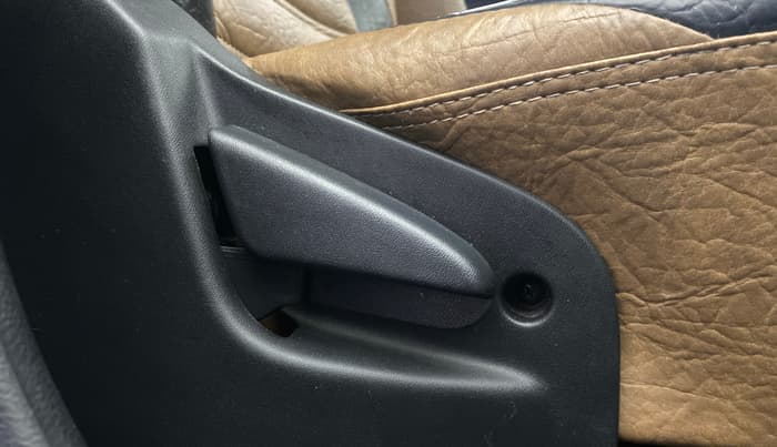 2020 Datsun Go Plus T, Petrol, Manual, 18,683 km, Driver Side Adjustment Panel