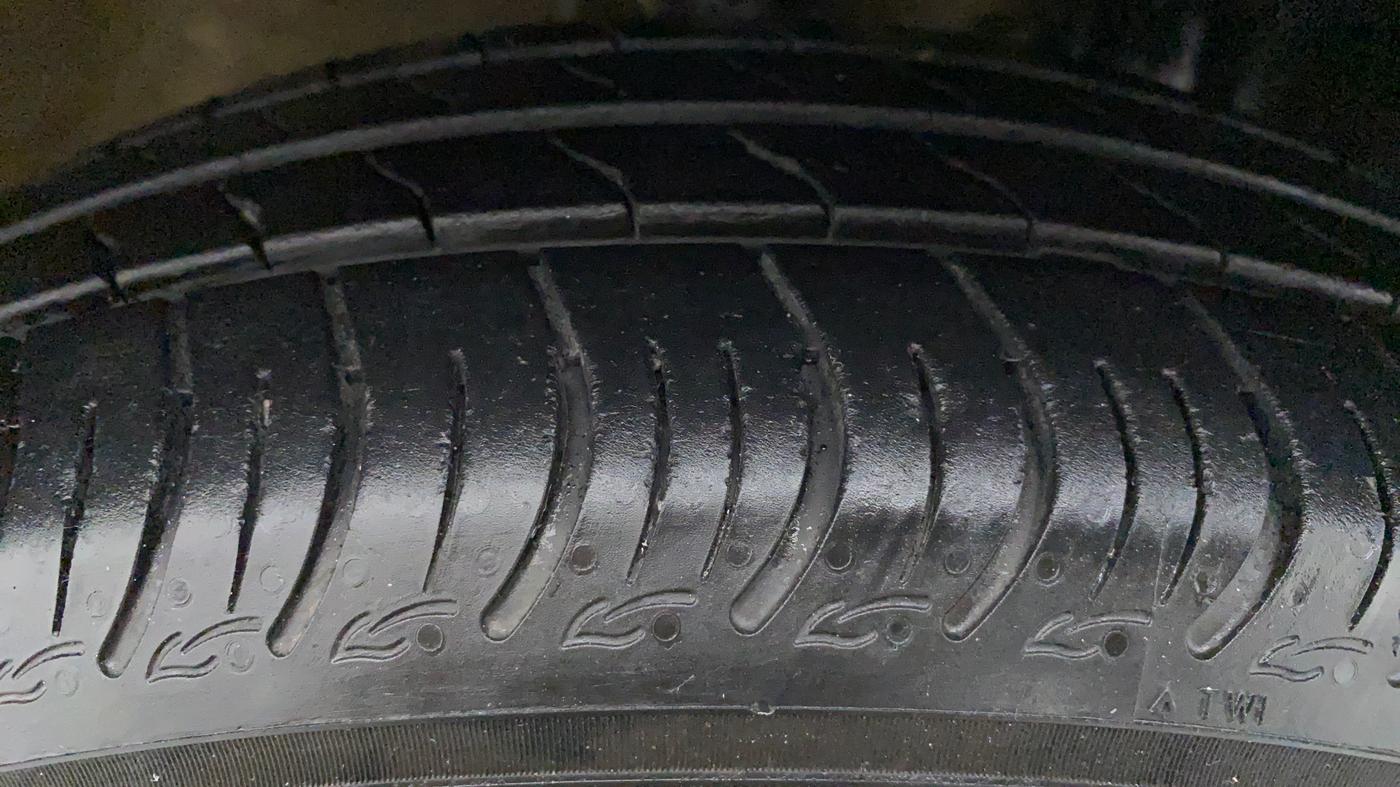 2020 Maruti New Wagon-R VXI 1.0, Petrol, Manual, 13,705 km, Right Front Tyre Tread