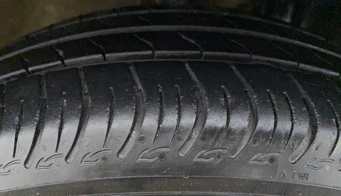2020 Maruti New Wagon-R VXI 1.0, Petrol, Manual, 13,705 km, Right Front Tyre Tread