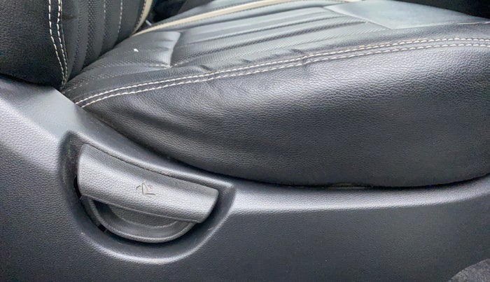 2017 Hyundai Grand i10 SPORTZ (O) 1.2 AT VTVT, Petrol, Automatic, 52,861 km, Driver Side Adjustment Panel