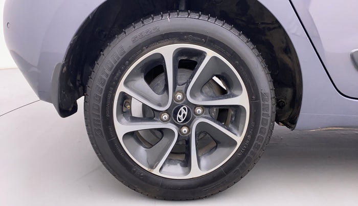 2017 Hyundai Grand i10 SPORTZ (O) 1.2 AT VTVT, Petrol, Automatic, 52,861 km, Right Rear Wheel