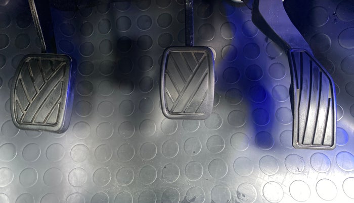 2014 Maruti Swift VXI, Petrol, Manual, 54,439 km, Pedals
