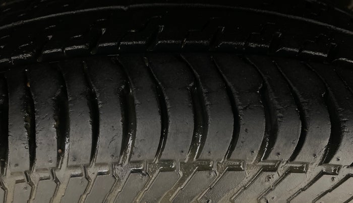 2014 Maruti Swift VXI, Petrol, Manual, 54,439 km, Left Rear Tyre Tread