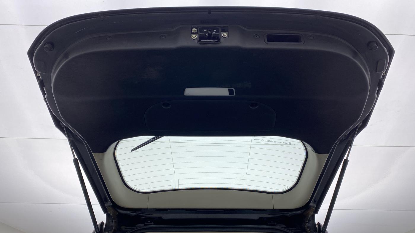 2018 Mahindra XUV500 W11, Diesel, Manual, 69,351 km, Boot Door Open