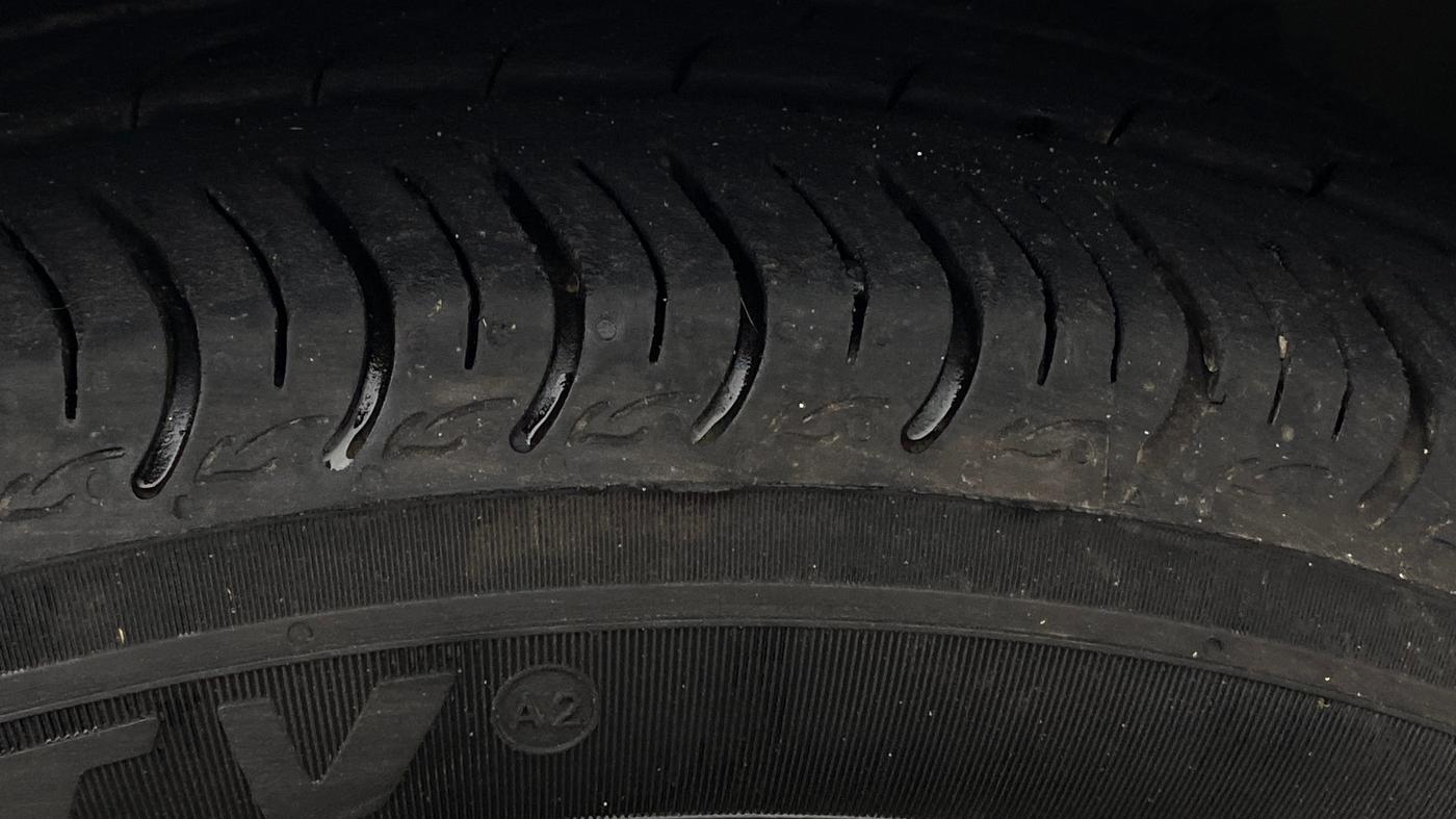2018 Maruti IGNIS DELTA 1.2, Petrol, Manual, 43,161 km, Right Front Tyre Tread