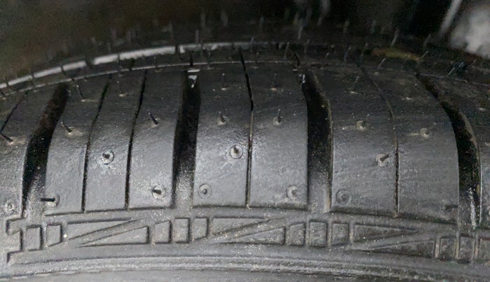 2014 Hyundai Grand i10 ASTA AT 1.2 KAPPA VTVT, Petrol, Automatic, 70,014 km, Left Rear Tyre Tread