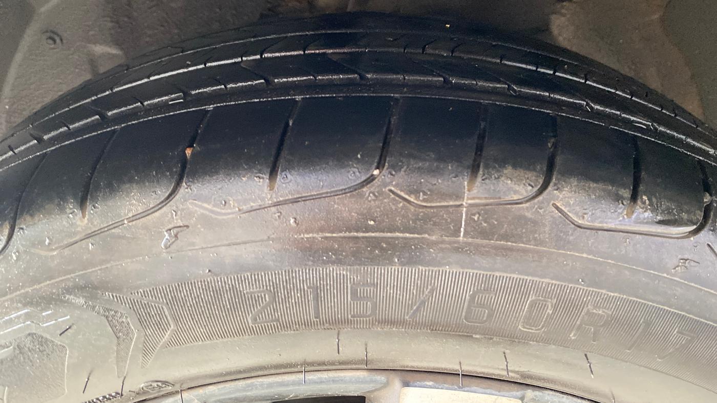 2020 MG HECTOR SHARP 1.5 DCT PETROL, Petrol, Automatic, 55,497 km, Left Front Tyre Tread