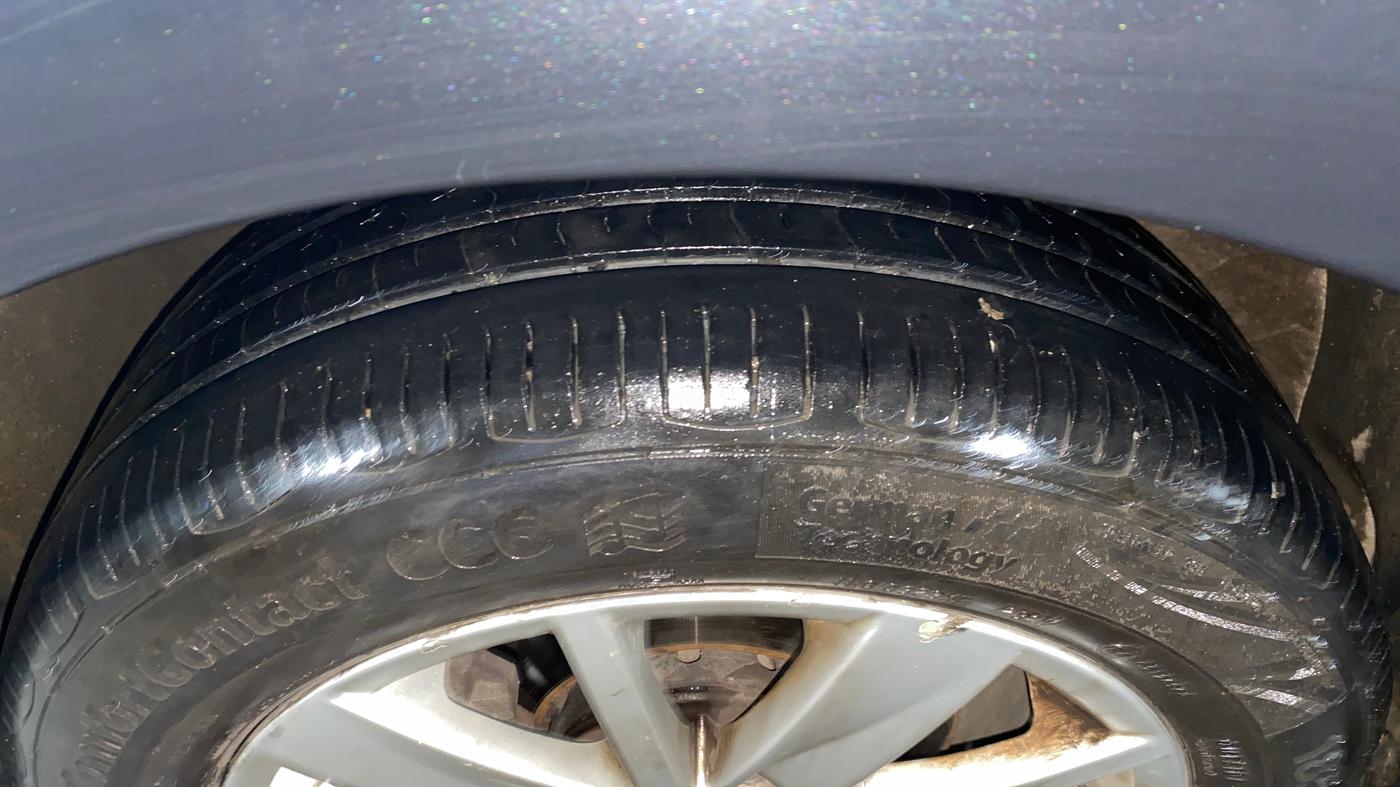 2016 Volkswagen Ameo HIGHLINE1.2L, Petrol, Manual, 66,337 km, Left Front Tyre Tread
