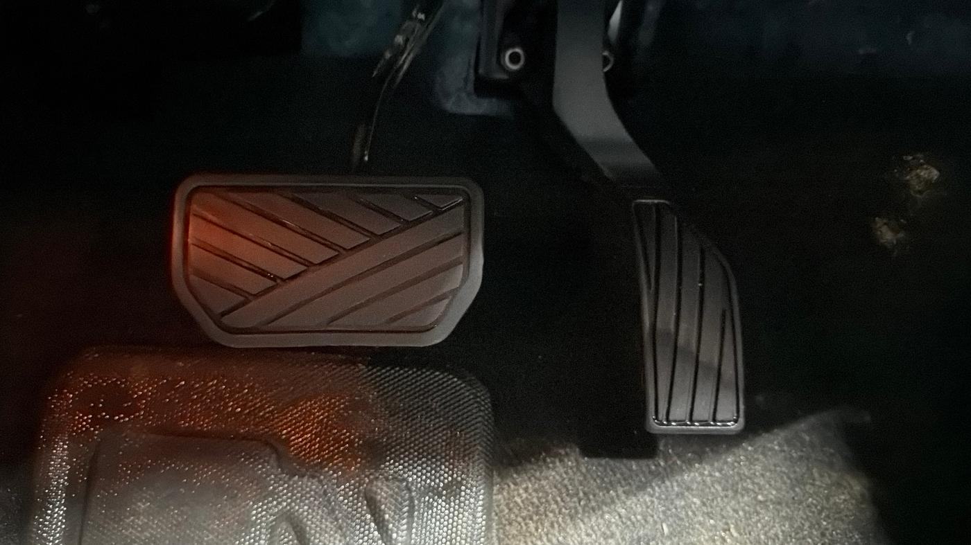 2023 Maruti Grand Vitara ZETA SMART HYBRID AT, Petrol, Automatic, 48,145 km, Pedals