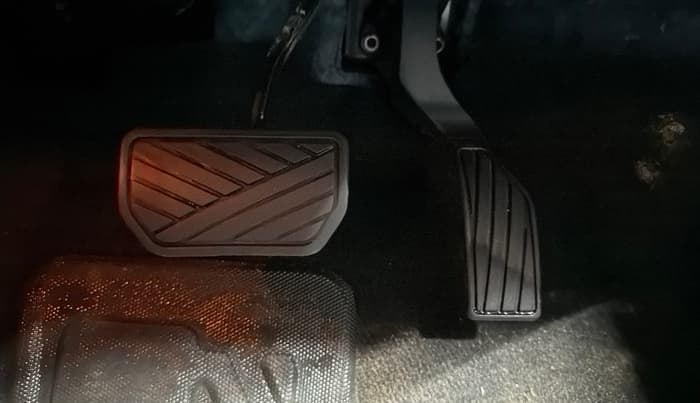 2023 Maruti Grand Vitara ZETA SMART HYBRID AT, Petrol, Automatic, 48,118 km, Pedals