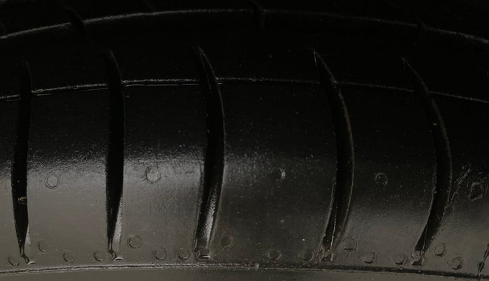 2016 Hyundai Eon SPORTZ, Petrol, Manual, 67,043 km, Left Rear Tyre Tread