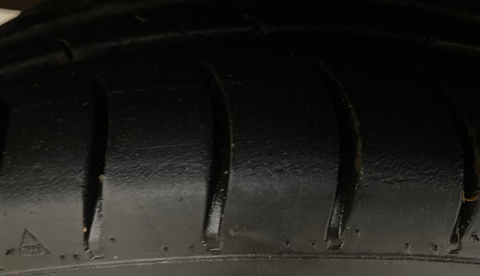 2016 Hyundai Eon SPORTZ, Petrol, Manual, 67,043 km, Left Front Tyre Tread