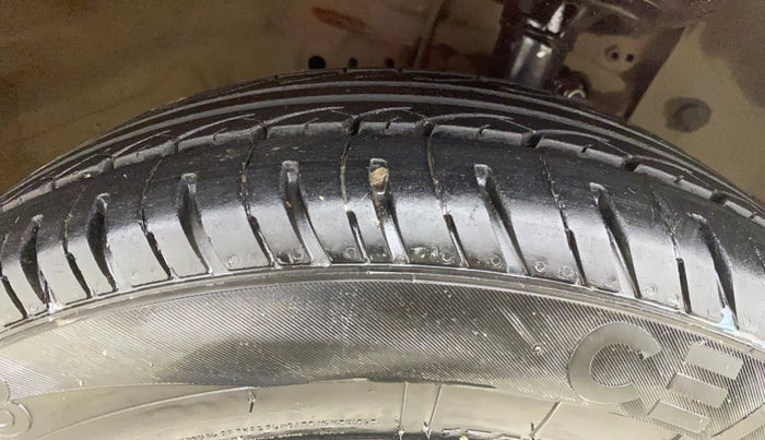 2014 Honda Brio S MT, Petrol, Manual, 64,811 km, Right Front Tyre Tread