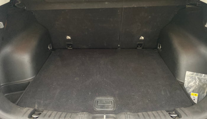 2018 Jeep Compass LIMITED 1.4 PETROL AT, Petrol, Automatic, 31,337 km, Boot Inside