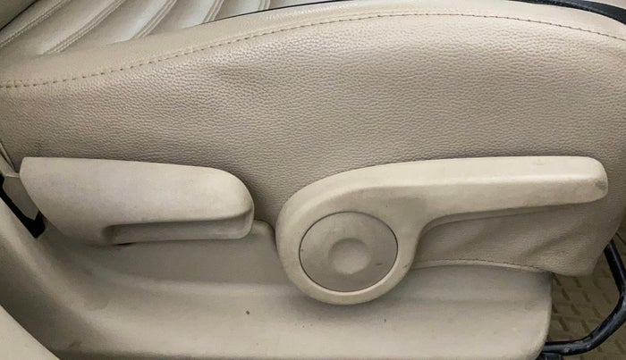 2018 Maruti Ciaz DELTA 1.4 MT PETROL, Petrol, Manual, 39,641 km, Driver Side Adjustment Panel