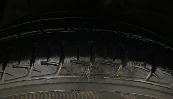 2018 Maruti Ciaz DELTA 1.4 MT PETROL, Petrol, Manual, 39,641 km, Left Front Tyre Tread