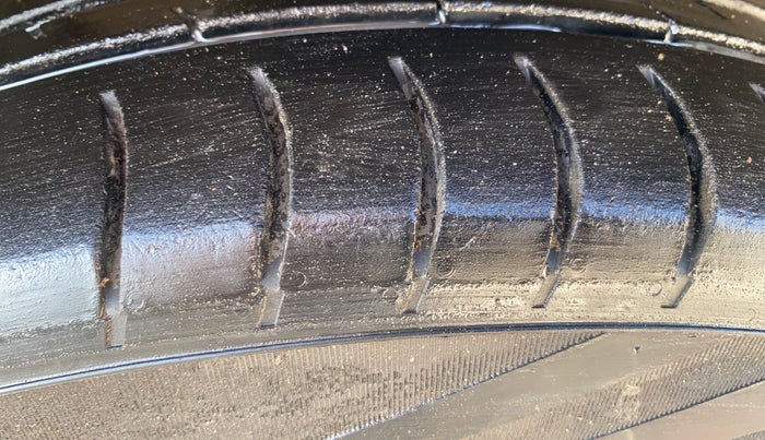 2013 Maruti Swift Dzire VDI, Diesel, Manual, 1,03,323 km, Left Front Tyre Tread