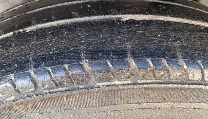2013 Maruti Swift Dzire VDI, Diesel, Manual, 1,03,323 km, Left Rear Tyre Tread