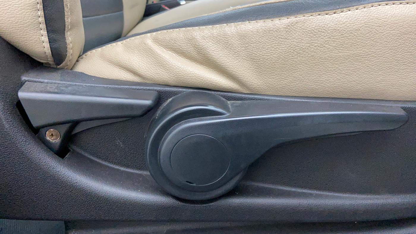2019 Tata Tiago XZ PLUS PETROL, Petrol, Manual, 39,154 km, Driver Side Adjustment Panel