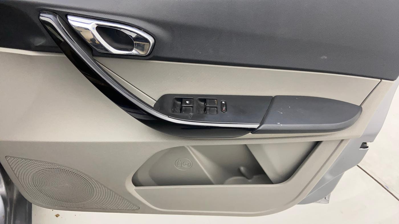 2019 Tata Tiago XZ PLUS PETROL, Petrol, Manual, 39,154 km, Driver Side Door Panels Control