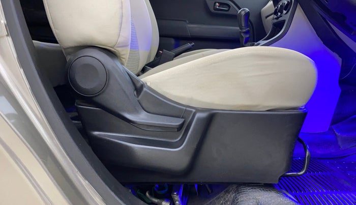 2020 Maruti New Wagon-R LXI CNG 1.0, CNG, Manual, 55,390 km, Driver Side Adjustment Panel