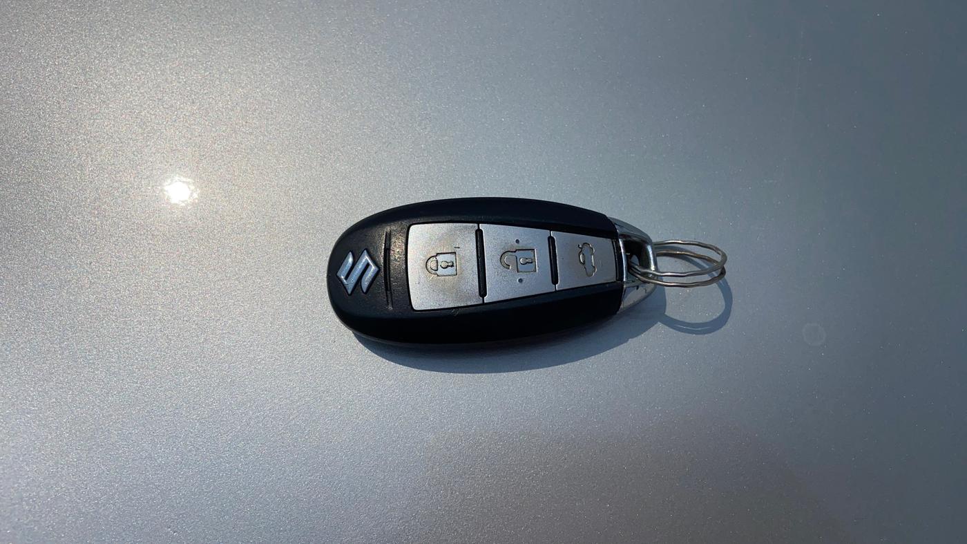 2015 Maruti Swift Dzire ZXI, Petrol, Manual, 76,554 km, Key Close Up