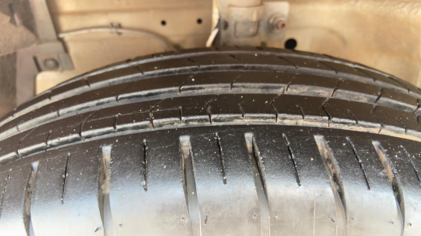 2015 Maruti Swift Dzire ZXI, Petrol, Manual, 76,554 km, Left Front Tyre Tread