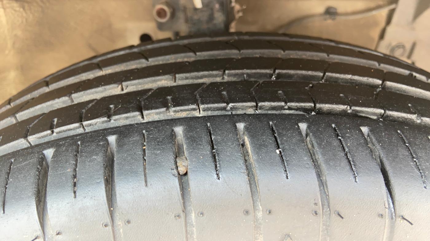 2015 Maruti Swift Dzire ZXI, Petrol, Manual, 76,554 km, Right Front Tyre Tread