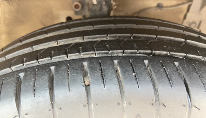 2015 Maruti Swift Dzire ZXI, Petrol, Manual, 76,723 km, Right Front Tyre Tread