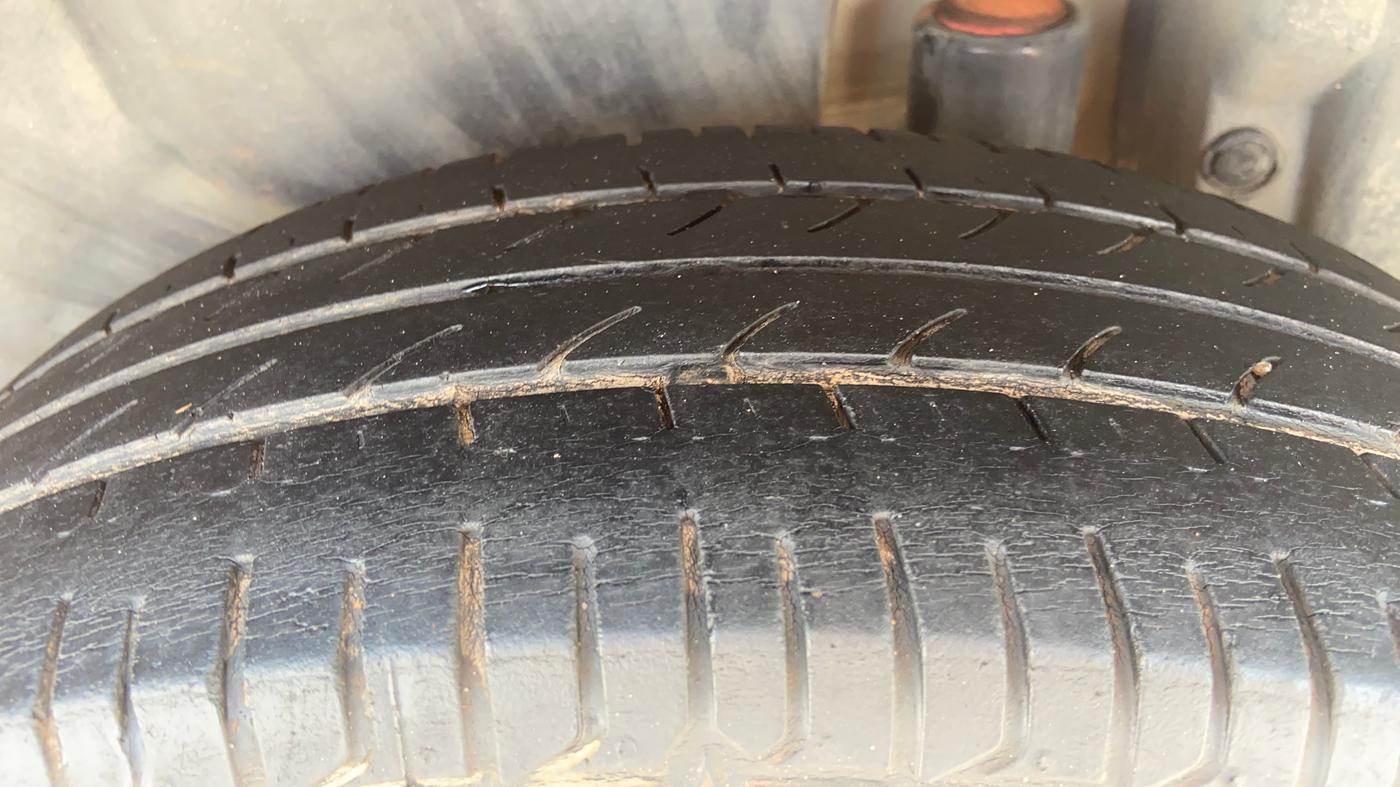 2015 Maruti Swift Dzire ZXI, Petrol, Manual, 76,554 km, Left Rear Tyre Tread