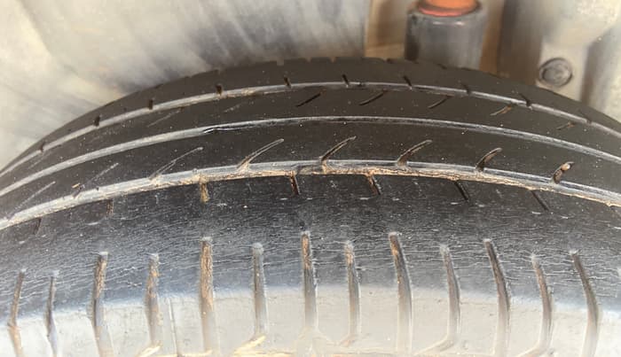 2015 Maruti Swift Dzire ZXI, Petrol, Manual, 76,723 km, Left Rear Tyre Tread