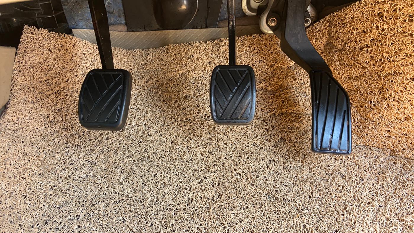 2015 Maruti Swift Dzire ZXI, Petrol, Manual, 76,554 km, Pedals