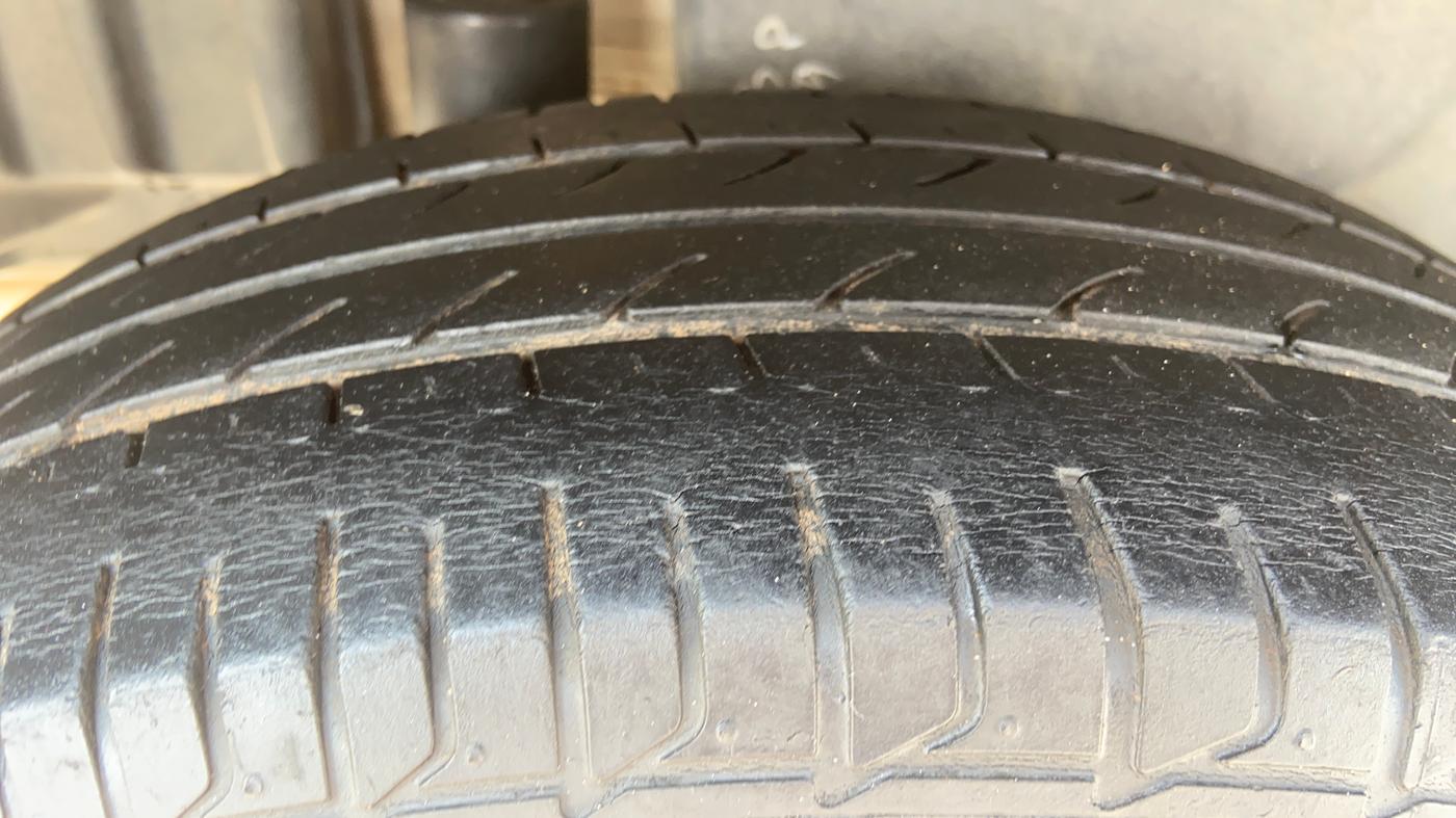 2015 Maruti Swift Dzire ZXI, Petrol, Manual, 76,554 km, Right Rear Tyre Tread