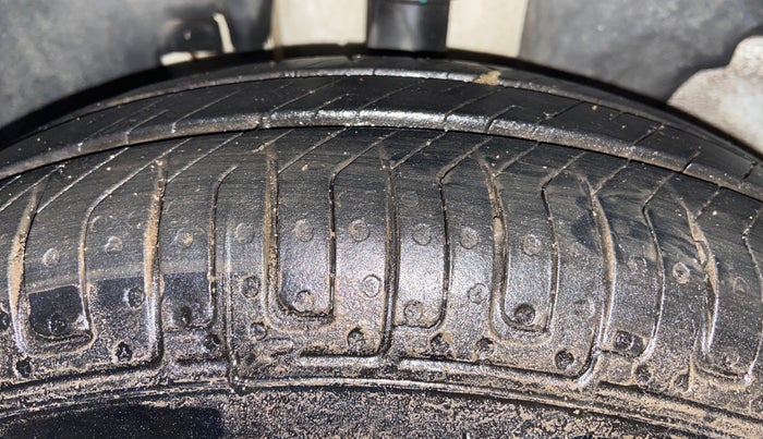2018 Renault Kwid RXT 1.0 (O), Petrol, Manual, 52,488 km, Left Front Tyre Tread