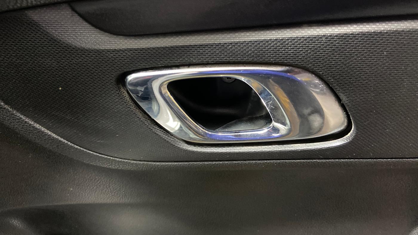 2018 Renault Kwid RXT 1.0 (O), Petrol, Manual, 52,183 km, Driver Side Door Panels Control