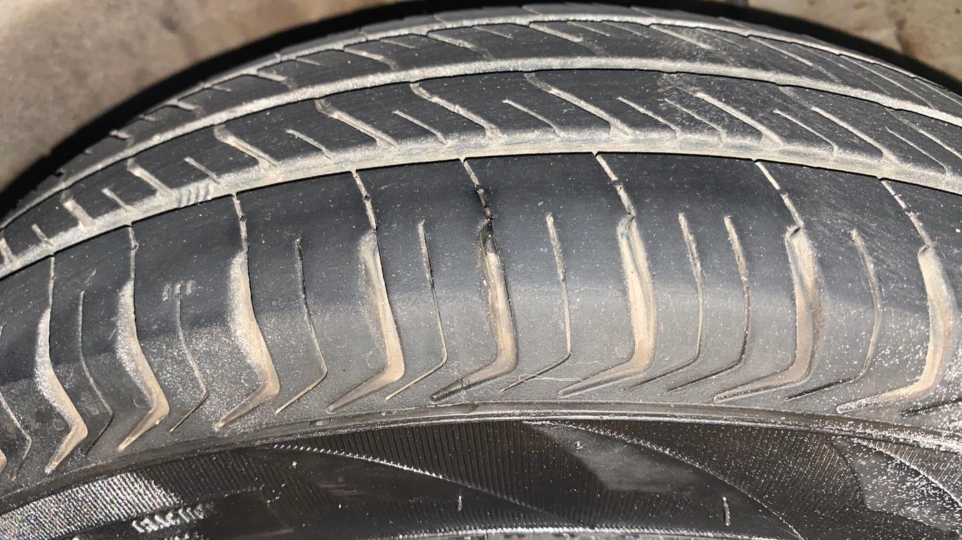 2014 Maruti Alto 800 LXI, Petrol, Manual, 67,611 km, Left Front Tyre Tread
