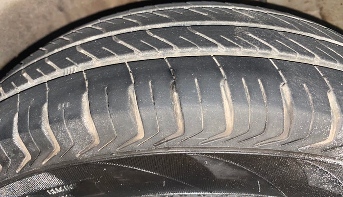 2014 Maruti Alto 800 LXI, Petrol, Manual, 67,608 km, Left Front Tyre Tread