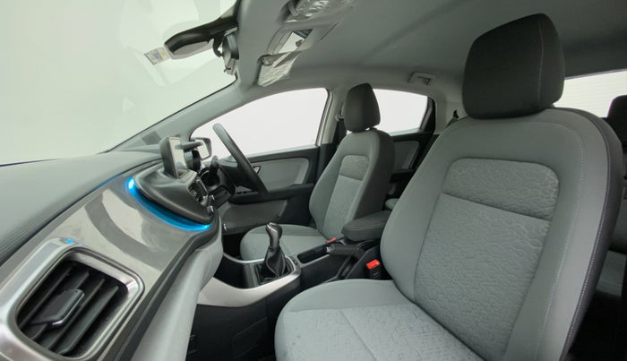 2020 Tata ALTROZ XZ 1.2, Petrol, Manual, 19,337 km, Right Side Front Door Cabin