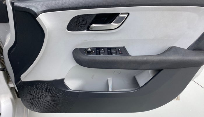 2020 Tata ALTROZ XZ 1.2, Petrol, Manual, 19,337 km, Driver Side Door Panels Control