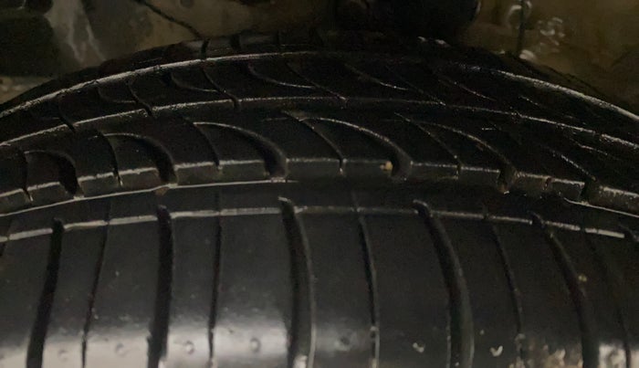 2015 Honda City 1.5L I-VTEC V MT, Petrol, Manual, 1,17,265 km, Left Front Tyre Tread