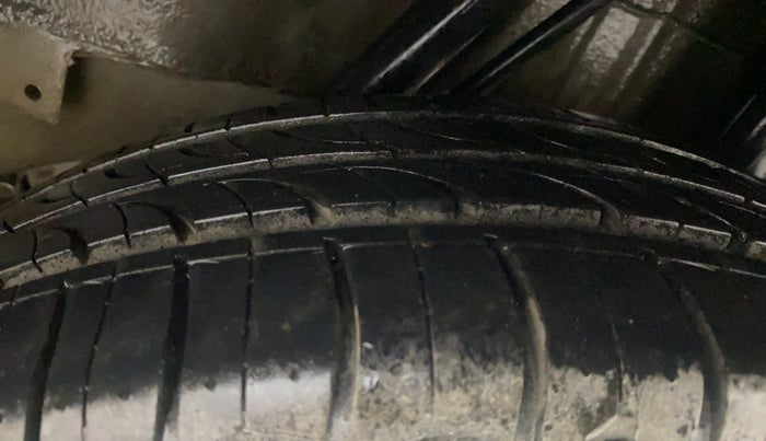 2015 Honda City 1.5L I-VTEC V MT, Petrol, Manual, 1,17,265 km, Left Rear Tyre Tread