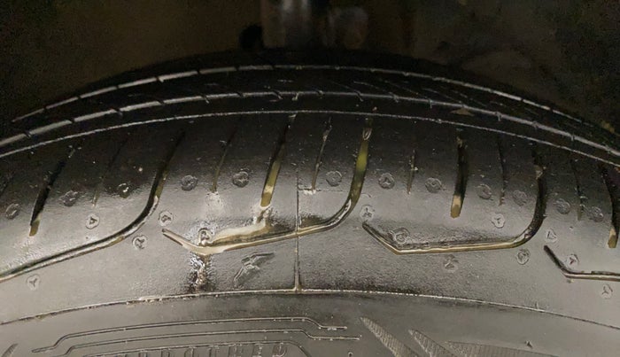 2018 Maruti Baleno DELTA PETROL 1.2, Petrol, Manual, 78,741 km, Right Front Tyre Tread