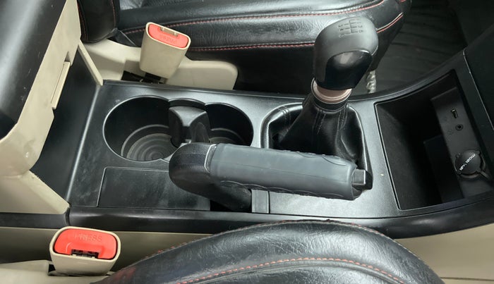 2016 Mahindra XUV500 W4, Diesel, Manual, 80,053 km, Gear Lever