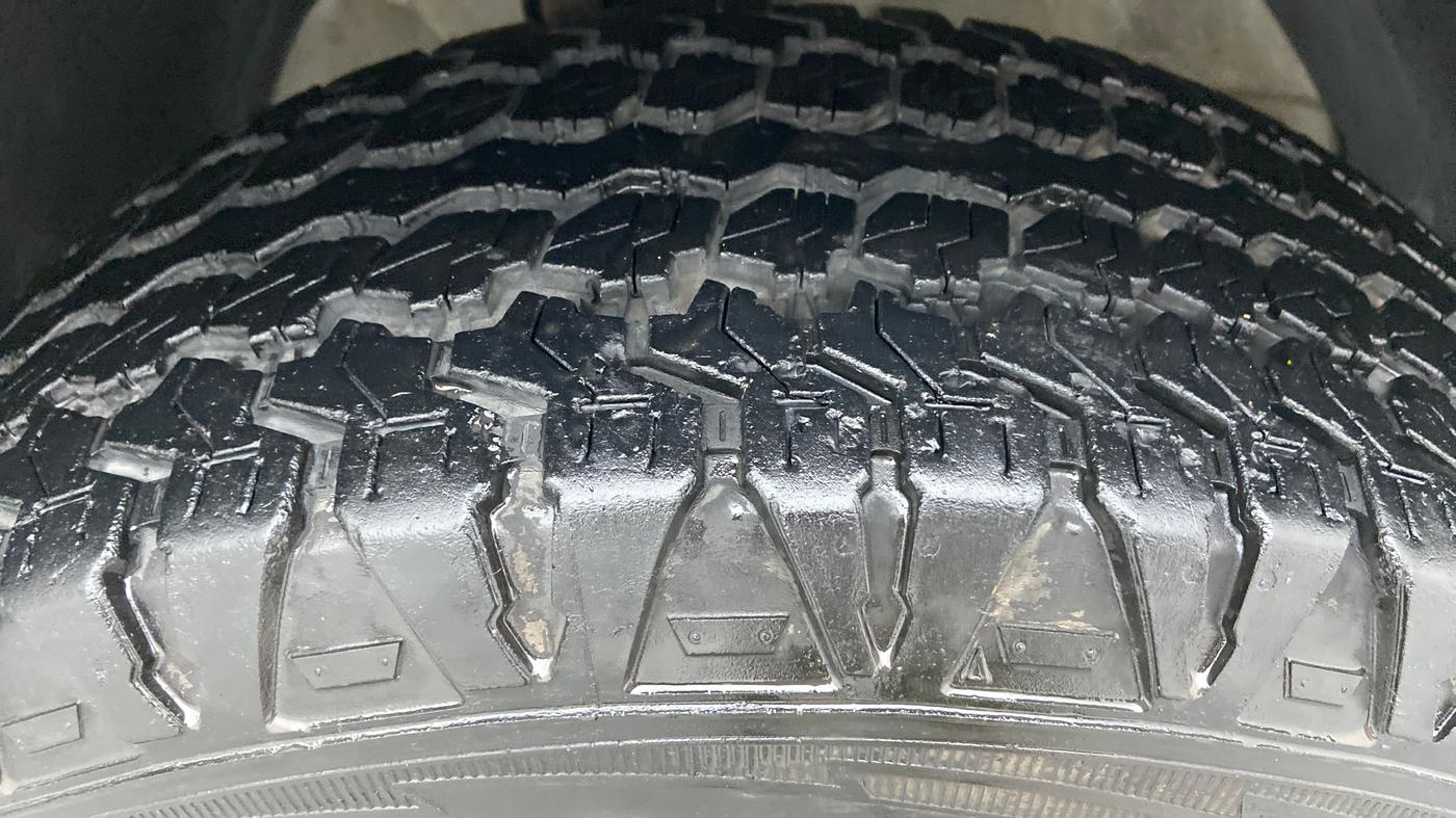 2016 Mahindra XUV500 W4, Diesel, Manual, 80,053 km, Right Front Tyre Tread