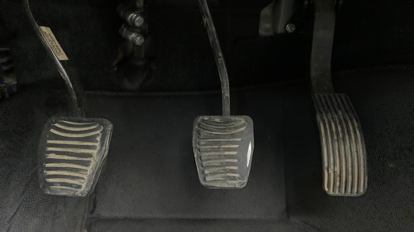 2016 Mahindra XUV500 W4, Diesel, Manual, 80,053 km, Pedals