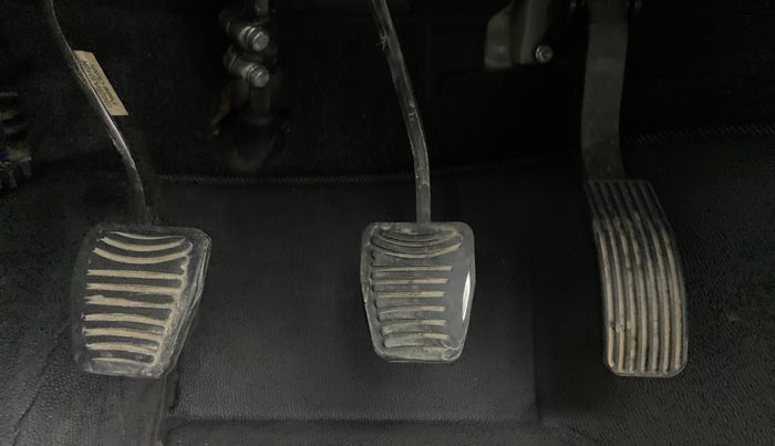 2016 Mahindra XUV500 W4, Diesel, Manual, 80,053 km, Pedals