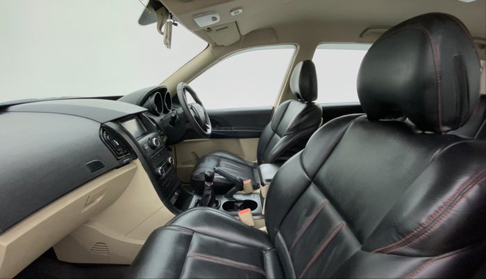 2016 Mahindra XUV500 W4, Diesel, Manual, 80,053 km, Right Side Front Door Cabin